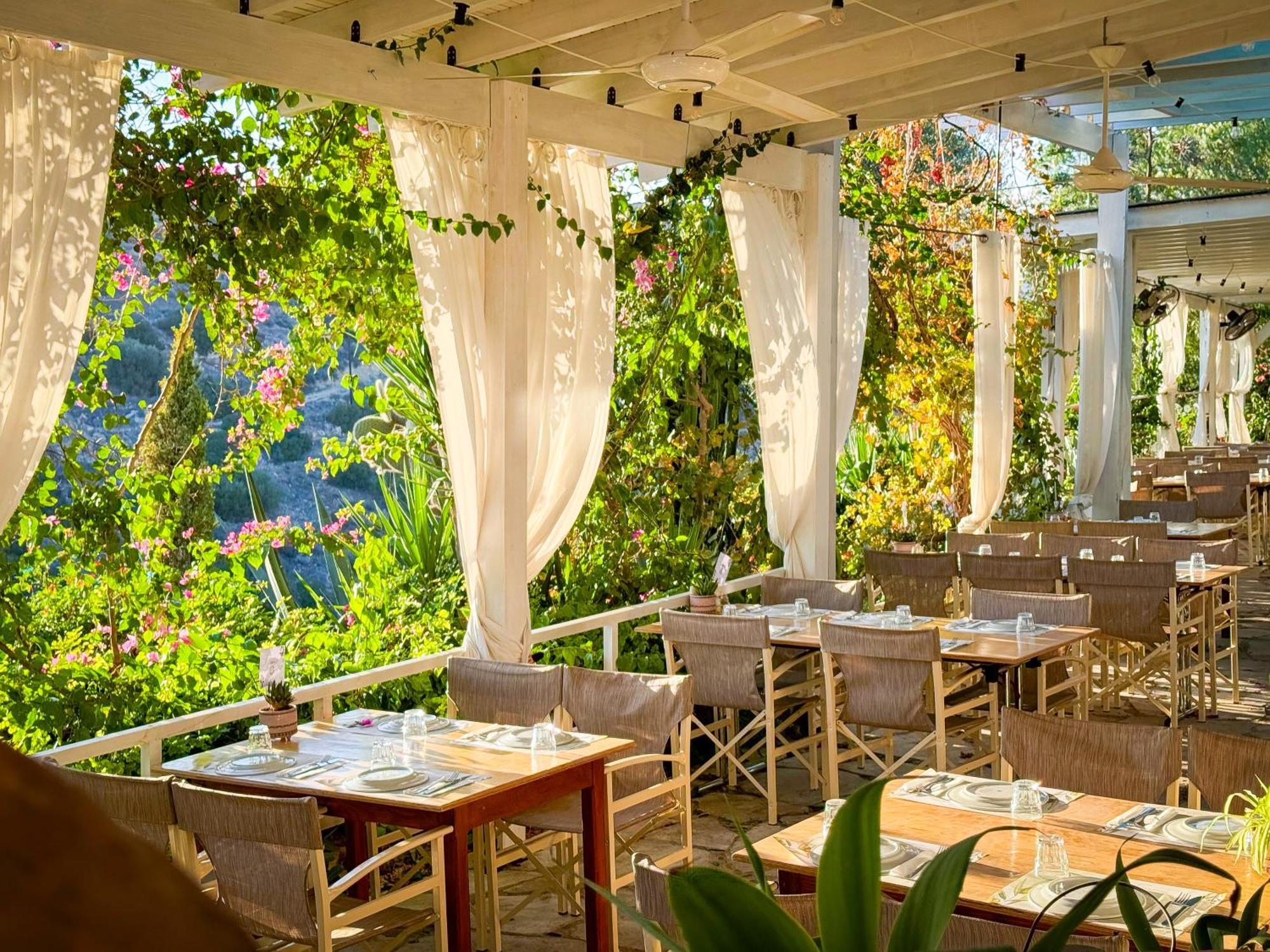 Cyprus Villages Hotel & Restaurant - Central Location - Bed & Breakfast - With Access To Pool And Stunning Views Tochni Exterior photo
